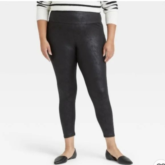Ava & Viv Black faux leather leggings size 1X - Picture 1 of 4